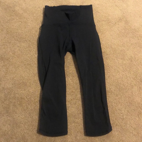 Women’s Black Lululemon Capri Pants High-Rise - Picture 3 of 5